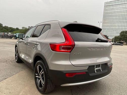 2025 Volvo XC40 B5 Core Bright Theme