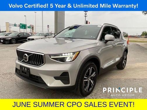 2025 Volvo XC40 B5 Core Bright Theme