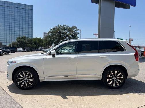 2024 Volvo XC90 B5 Plus Bright Theme