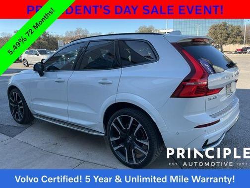 2023 Volvo XC60 B5 Ultimate Dark Theme