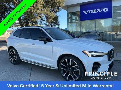 2023 Volvo XC60 B5 Ultimate Dark Theme