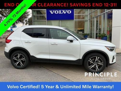 2025 Volvo XC40 B5 Core Bright Theme