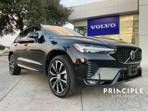 2023 Volvo XC60 B5 Ultimate Dark Theme