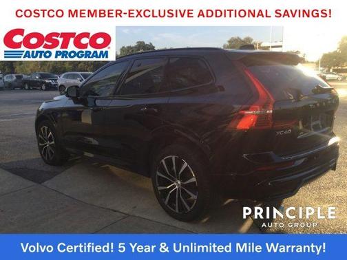 2023 Volvo XC60 B5 Ultimate Dark Theme