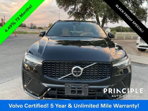 2023 Volvo XC60 B5 Ultimate Dark Theme