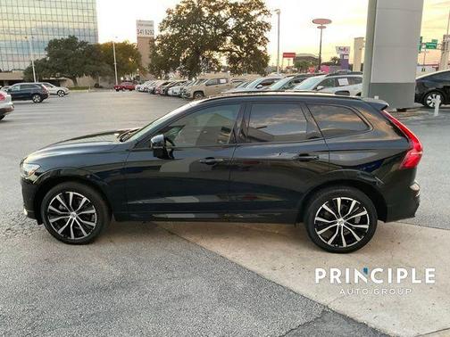 2023 Volvo XC60 B5 Ultimate Dark Theme