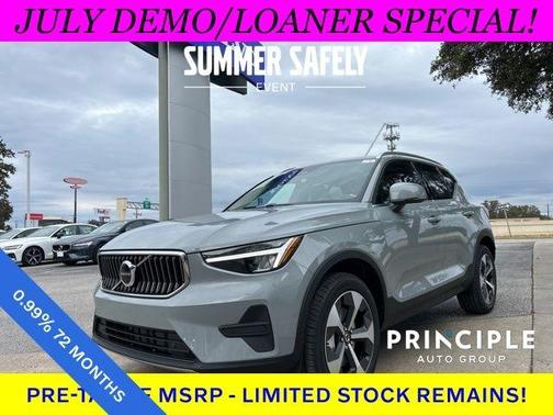 2025 Volvo XC40 B5 Core Bright Theme