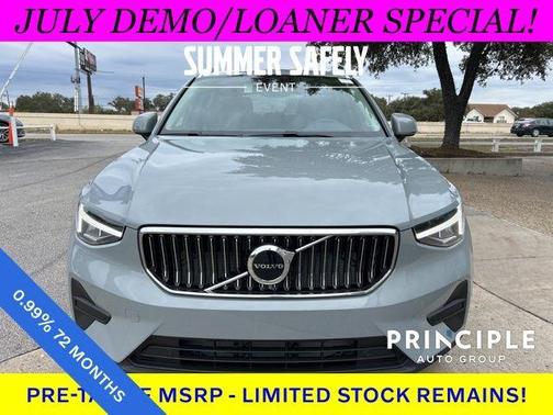 2025 Volvo XC40 B5 Core Bright Theme