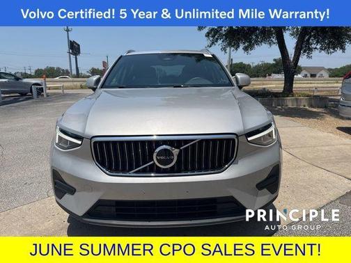 2025 Volvo XC40 B5 Core Bright Theme