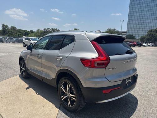 2025 Volvo XC40 B5 Core Bright Theme