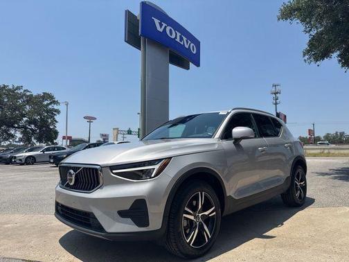 2025 Volvo XC40 B5 Core Bright Theme