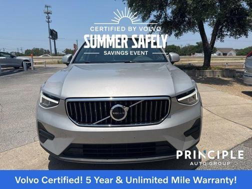 2025 Volvo XC40 B5 Core Bright Theme