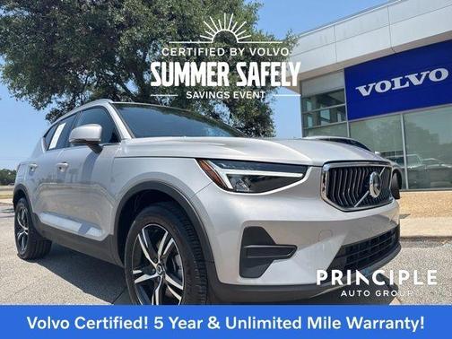 2025 Volvo XC40 B5 Core Bright Theme