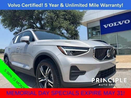 2025 Volvo XC40 B5 Core Bright Theme