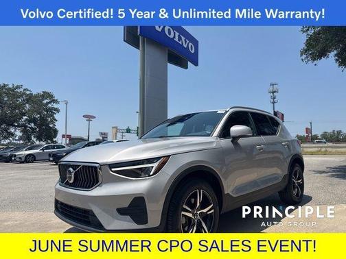 2025 Volvo XC40 B5 Core Bright Theme