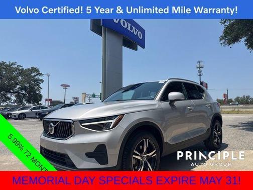 2025 Volvo XC40 B5 Core Bright Theme