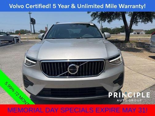 2025 Volvo XC40 B5 Core Bright Theme