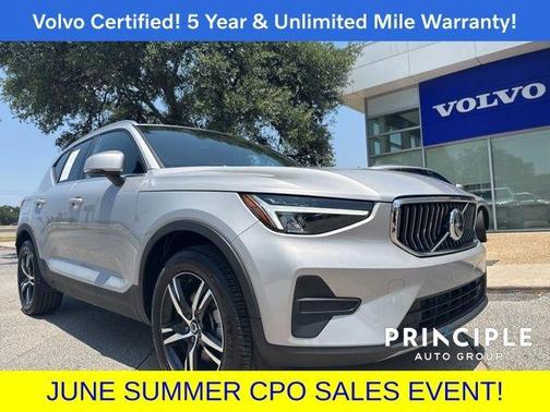 2025 Volvo XC40 B5 Core Bright Theme