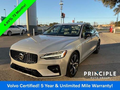 2024 Volvo S60 B5 Core Dark Theme