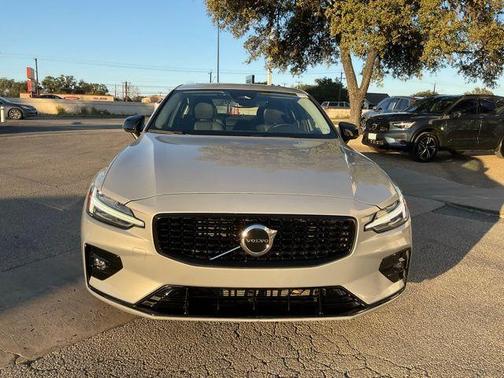 2024 Volvo S60 B5 Core Dark Theme