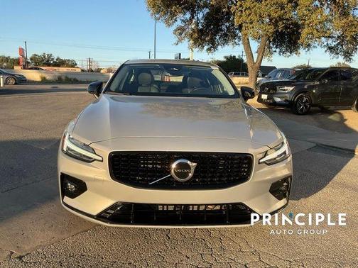 2024 Volvo S60 B5 Core Dark Theme