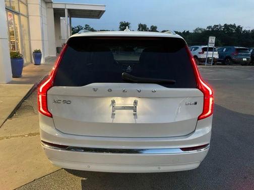 Crystal White Metallic 2023 Volvo XC90 B6 Plus 6-Seater