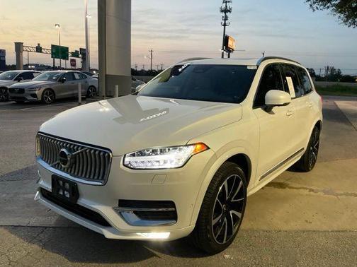 Crystal White Metallic 2023 Volvo XC90 B6 Plus 6-Seater