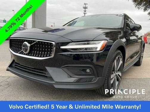 2025 Volvo V60 Cross Country B5 Plus