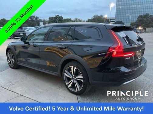 2025 Volvo V60 Cross Country B5 Plus