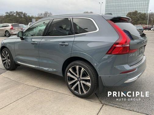 2023 Volvo XC60 B5 Ultimate Bright Theme