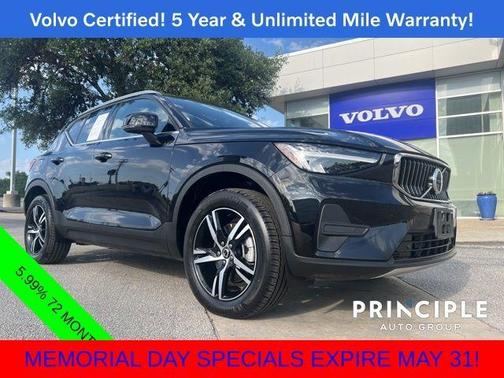 2025 Volvo XC40 B5 Core Bright Theme