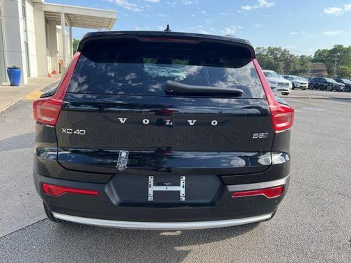 2025 Volvo XC40 B5 Core Bright Theme