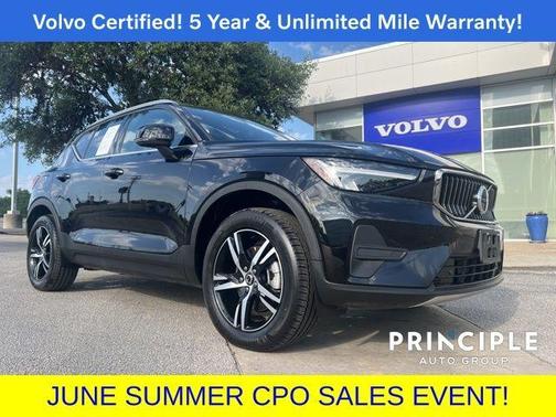 2025 Volvo XC40 B5 Core Bright Theme