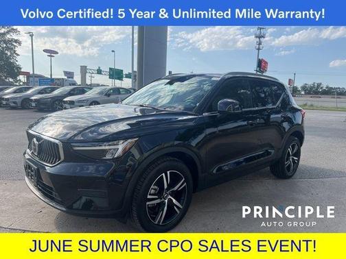 2025 Volvo XC40 B5 Core Bright Theme