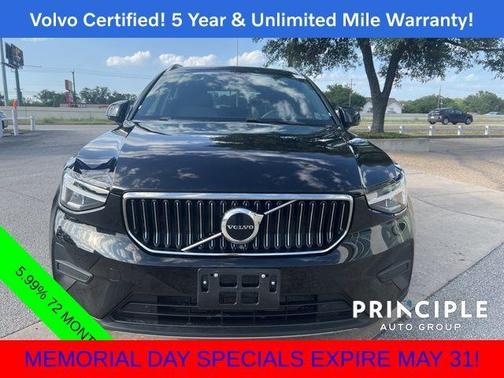 2025 Volvo XC40 B5 Core Bright Theme