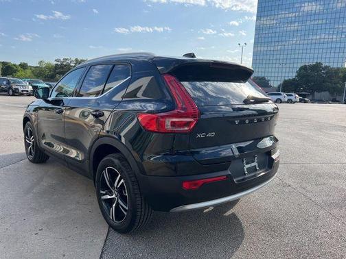 2025 Volvo XC40 B5 Core Bright Theme