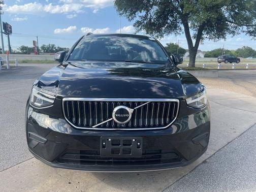 2025 Volvo XC40 B5 Core Bright Theme