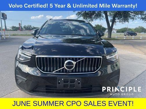 2025 Volvo XC40 B5 Core Bright Theme