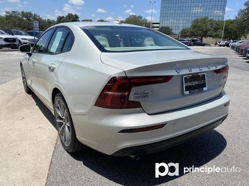 Photo 5 of 24 of 2019 Volvo S60 T5 Momentum