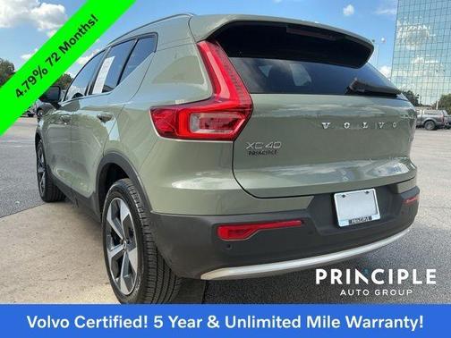 2025 Volvo XC40 B5 Core Bright Theme