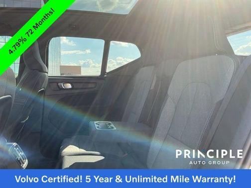 2025 Volvo XC40 B5 Core Bright Theme