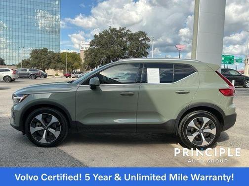 2025 Volvo XC40 B5 Core Bright Theme