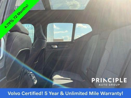 2025 Volvo XC40 B5 Core Bright Theme