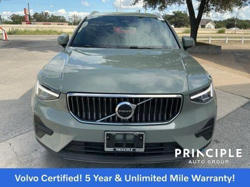 2025 Volvo XC40 B5 Core Bright Theme