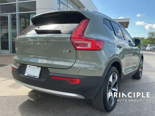 2025 Volvo XC40 B5 Core Bright Theme