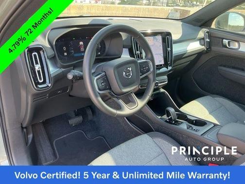 2025 Volvo XC40 B5 Core Bright Theme