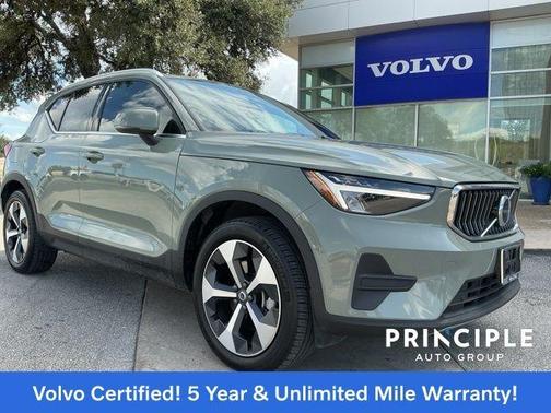 2025 Volvo XC40 B5 Core Bright Theme