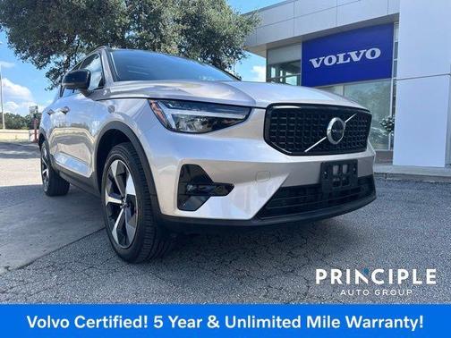 2023 Volvo XC40 B4 Plus Dark Theme