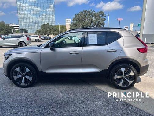 2023 Volvo XC40 B4 Plus Dark Theme