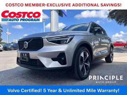 2023 Volvo XC40 B4 Plus Dark Theme